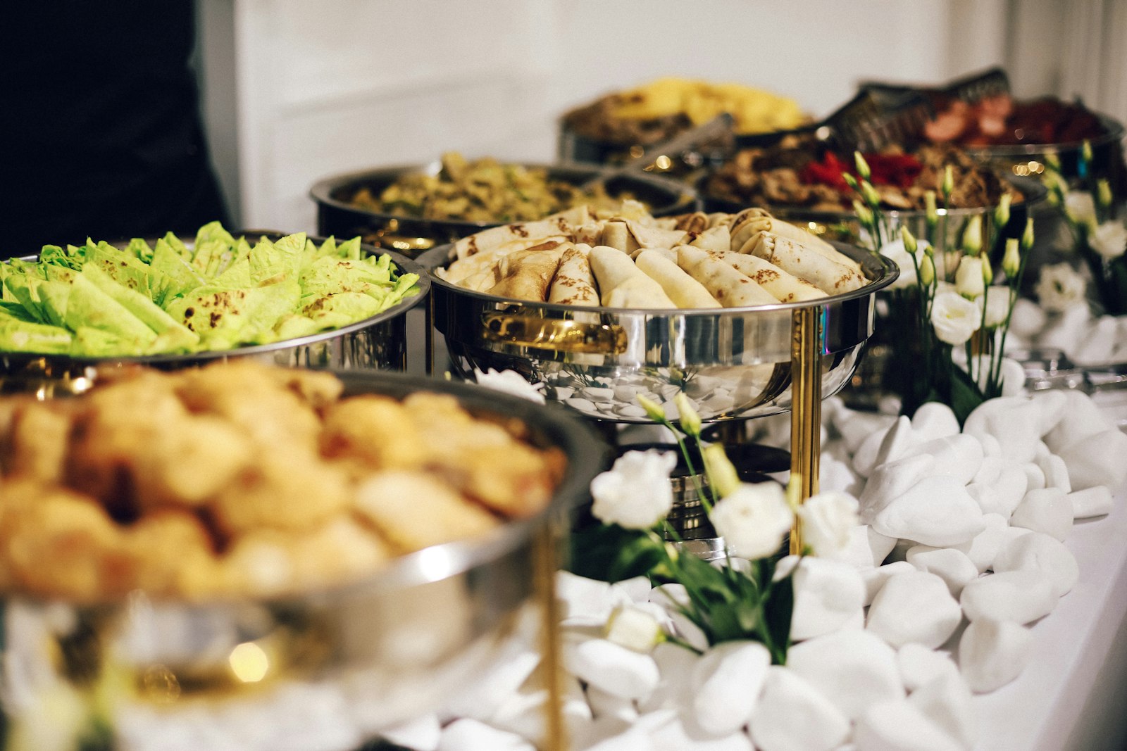Buffet gastronomique préparé pour les convives